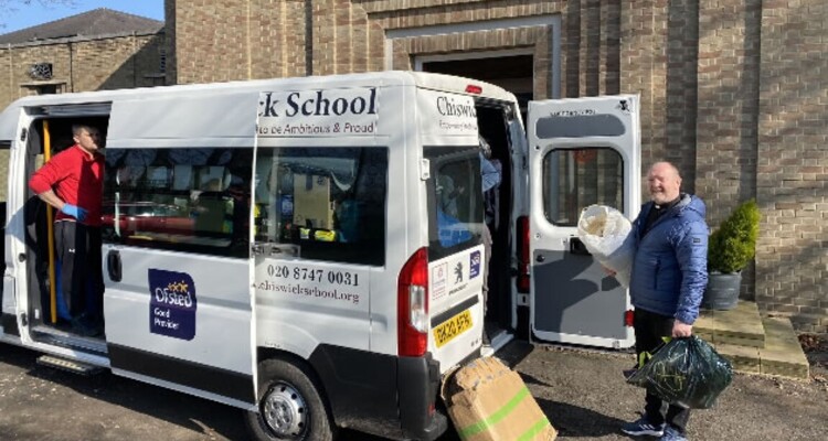 Chiswick School Minibus  makes trip to Ukrainian Border