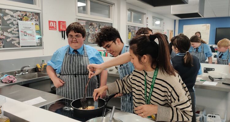 Making Crêpes - Pfannkuchen  in Languages Club!